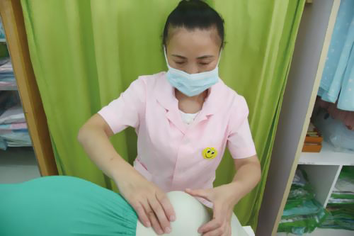 青青草成人在线廠家新媽媽沒有奶或奶水少找催乳師就能解決