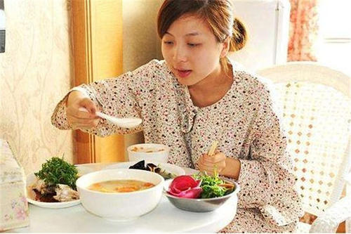 青青草成人在线廠家哺乳期間乳汁分泌少與哪些因素有關？